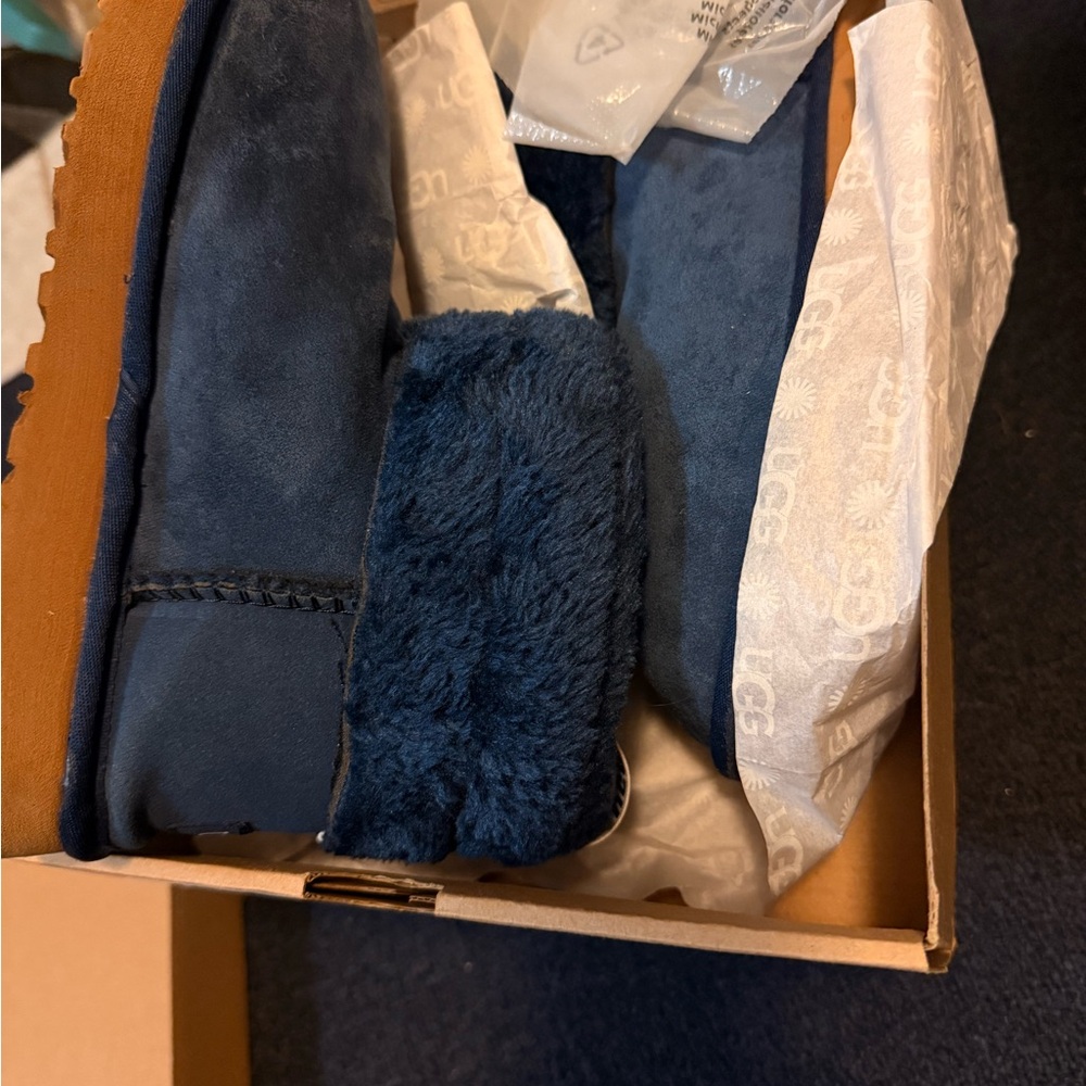 Ugg boot - Picture 2 of 5